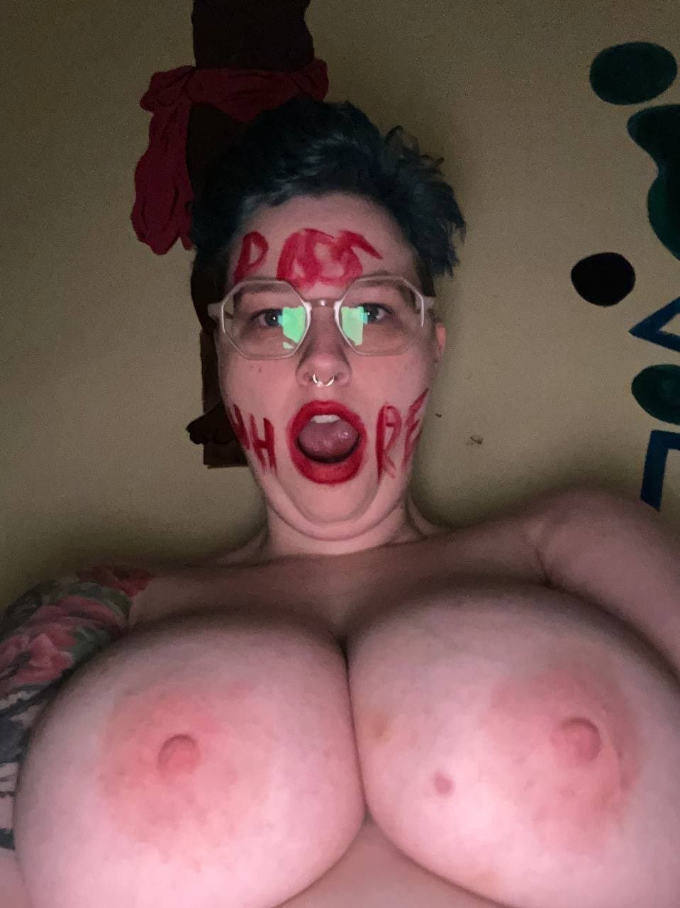 Pathetic piggy whore Dyke Annie- Bimbo wannabe.