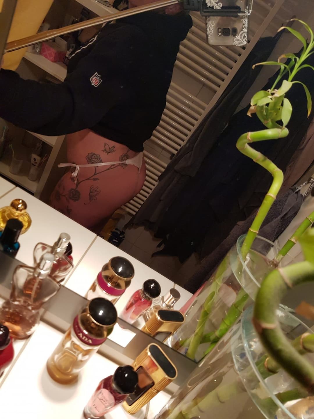 Yvonnethemilf (found my moms nudes in her early 30s)