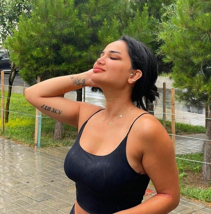 Sexy glamour feet pedicure woman sexy tits