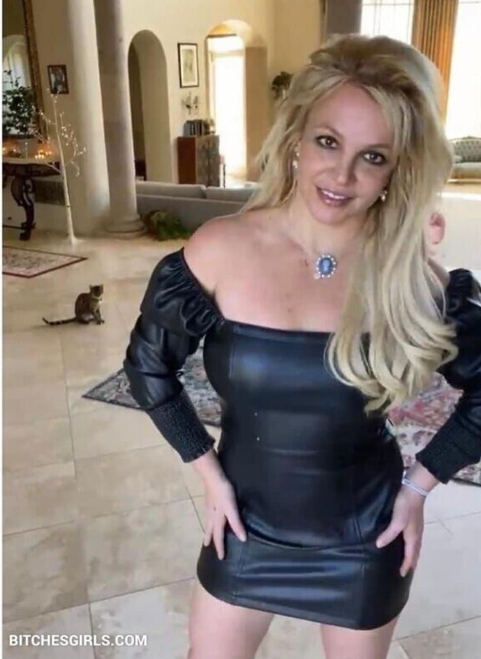 Britney spears 1.)britney classic pics to jerk to ??