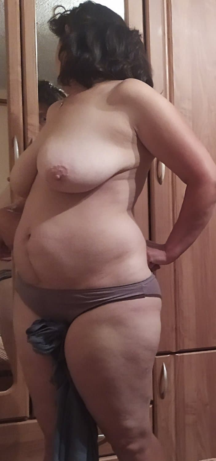 Hot Indian aunty nude selfies