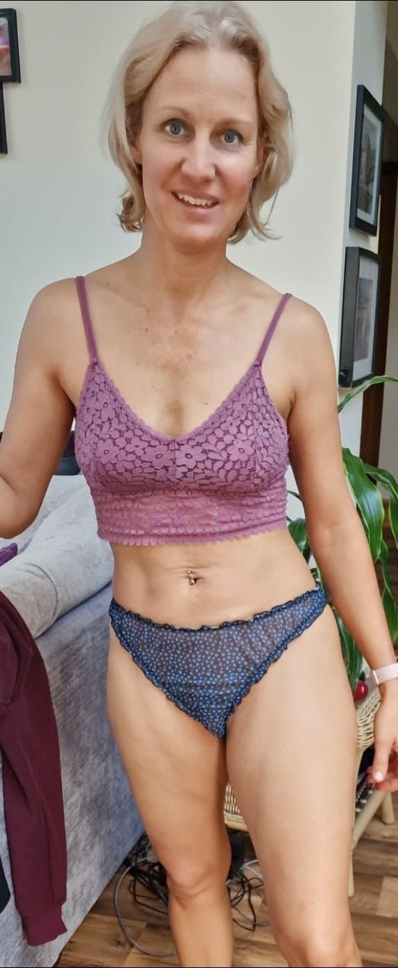 Amateur UK Slut Wife Sara...