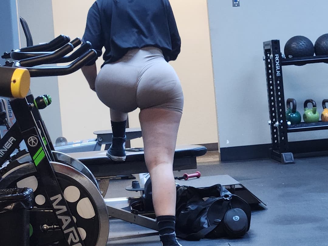 Creepshot baddie at the gym nude shorts