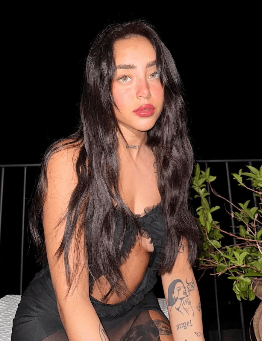 Best Argentinian Cum-Slut Artist, Nicki Nicole (Naiki) Best Sexy pics! (For cumming fast).