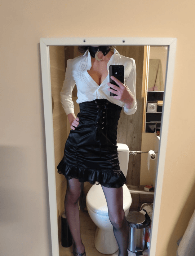 Click to view full size French slave from Lyon needs cocks