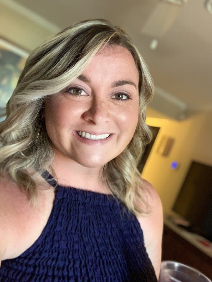 #38 Kelsey: Another Bimbo Frontier Flight Attendant