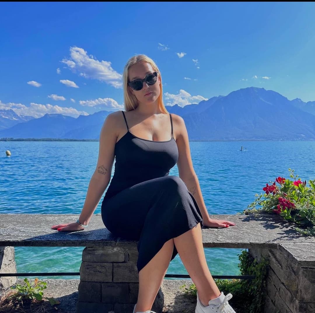 Finnish Influencer Elina Pakanen and her huge tits