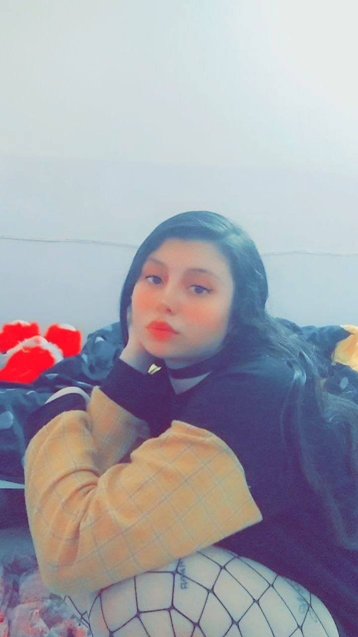 Arab girl with beautiful hijab and appetizing body???