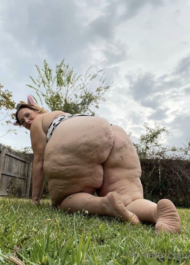 Click to view full size Phat ass white goon meat Bbw