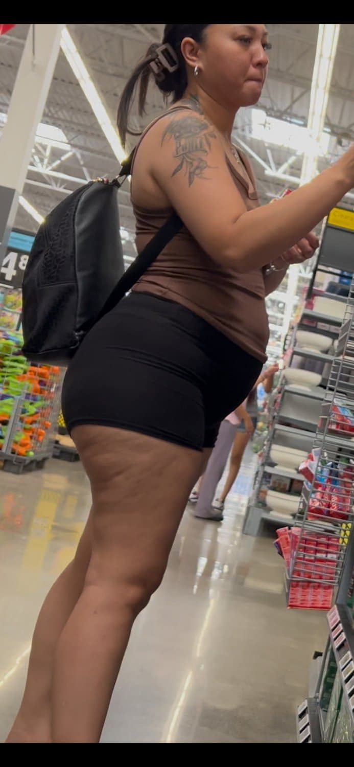 Thick Asian has a phatty