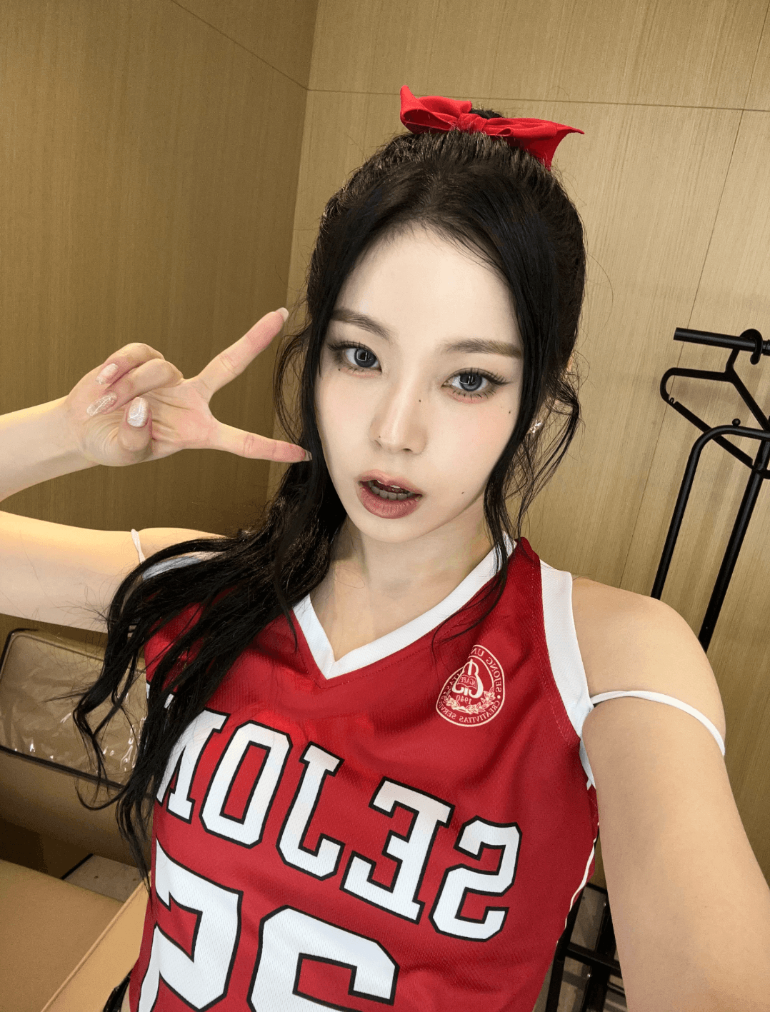 Kyujin nmixx. Come on guys! Leave your empty balls for this kitten face that screams for cum