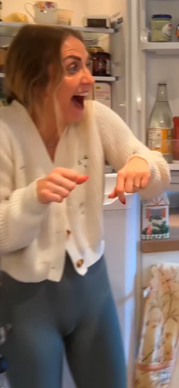 Natalie H. in leggings cameltoe