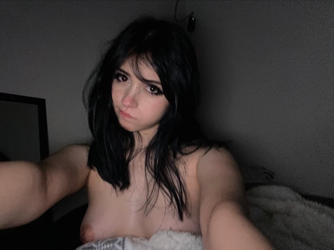 Sexy e-girl ans Cosplay with Little boobs and cute face + cum face