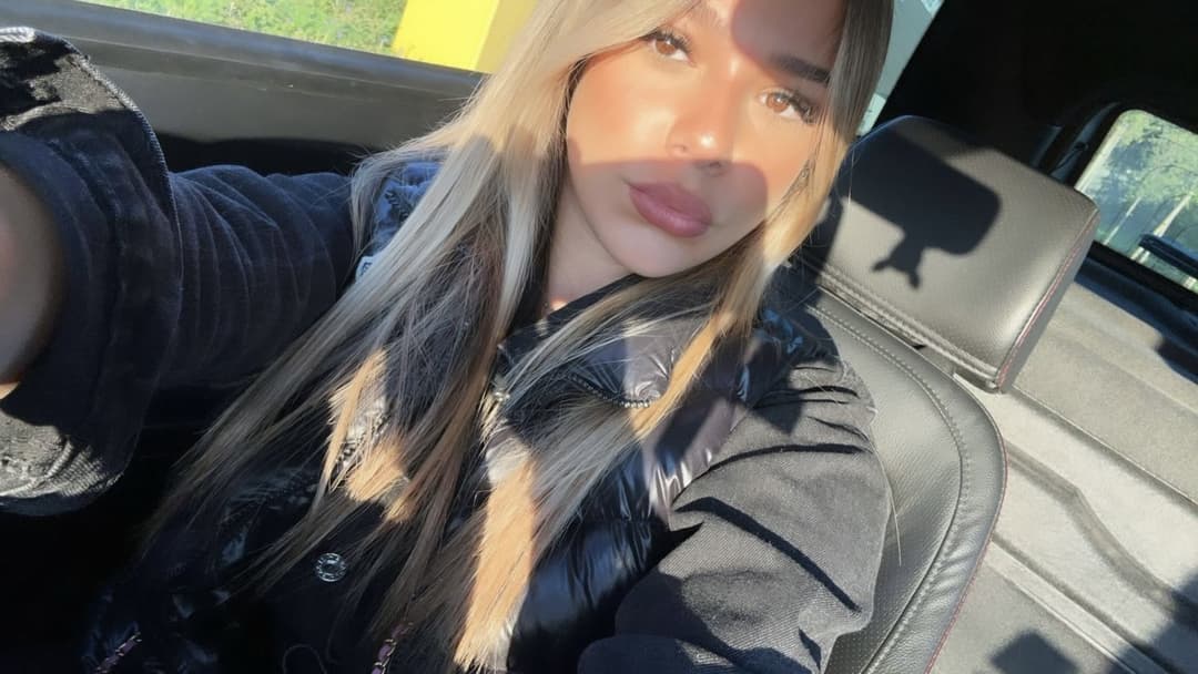 hot babe - cute face