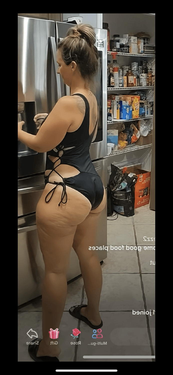 Curvy TikTok milf Julie Vaughn