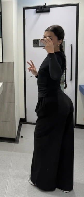 Ainara chinea, una puta ninfomana cuyo único talento es levantar pollas y ser una cerda