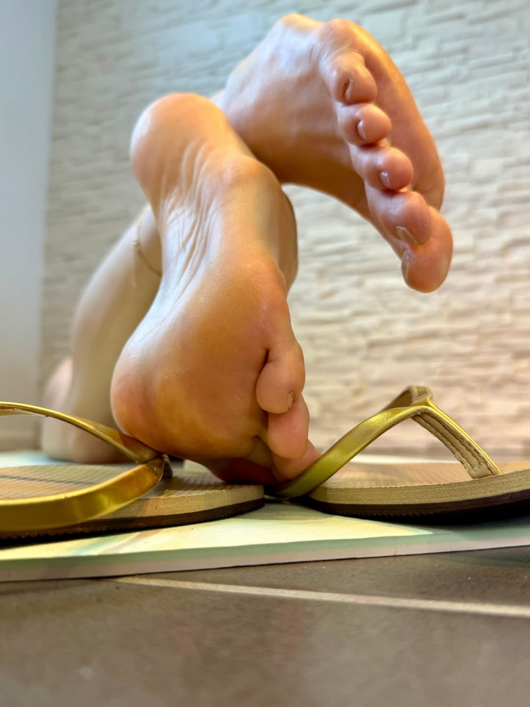 Tall blonde milf with big feet & soles upclose