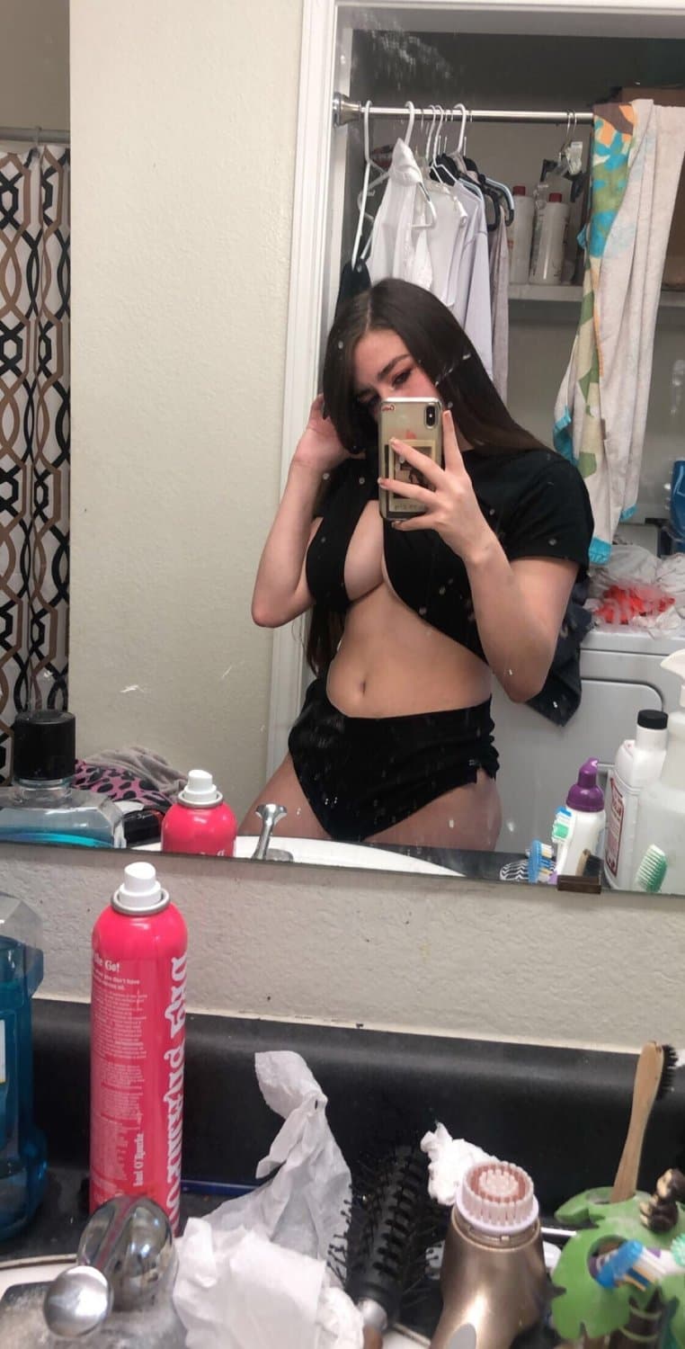 Big titty Hooters girl