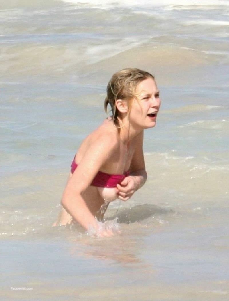 Kirsten Dunst Naked Pics/Vids. Celebrity, Celebrity, Celebrities.