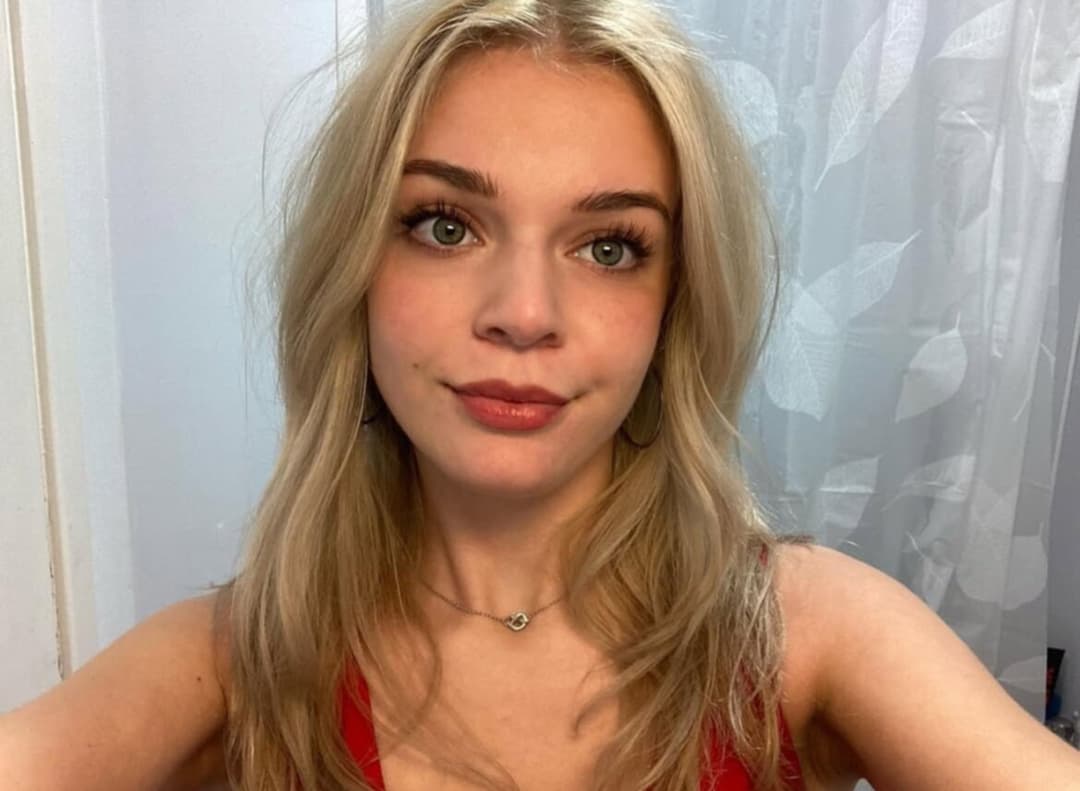 Leaked teen gets facial in her halloween costume (dm me to trade)