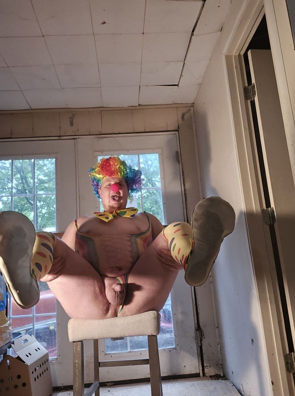 Laugh at Piggy Faggot Jacob be a fucking clown