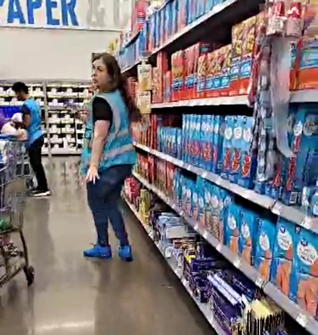 Fat Ass Walmart Pawg Spotted in public and doesnt know hes seen her butthole