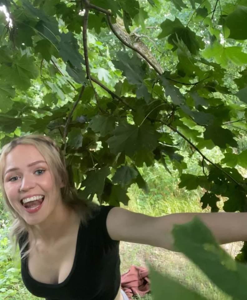 Click to view full size dumb ass licking gagging whore ariadenbrough her kik