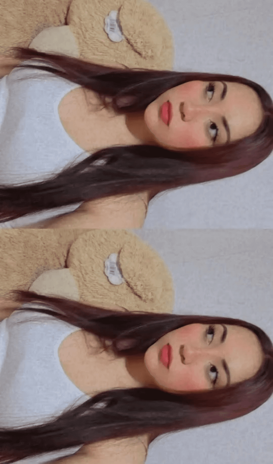 Morrita metiéndose los dedos