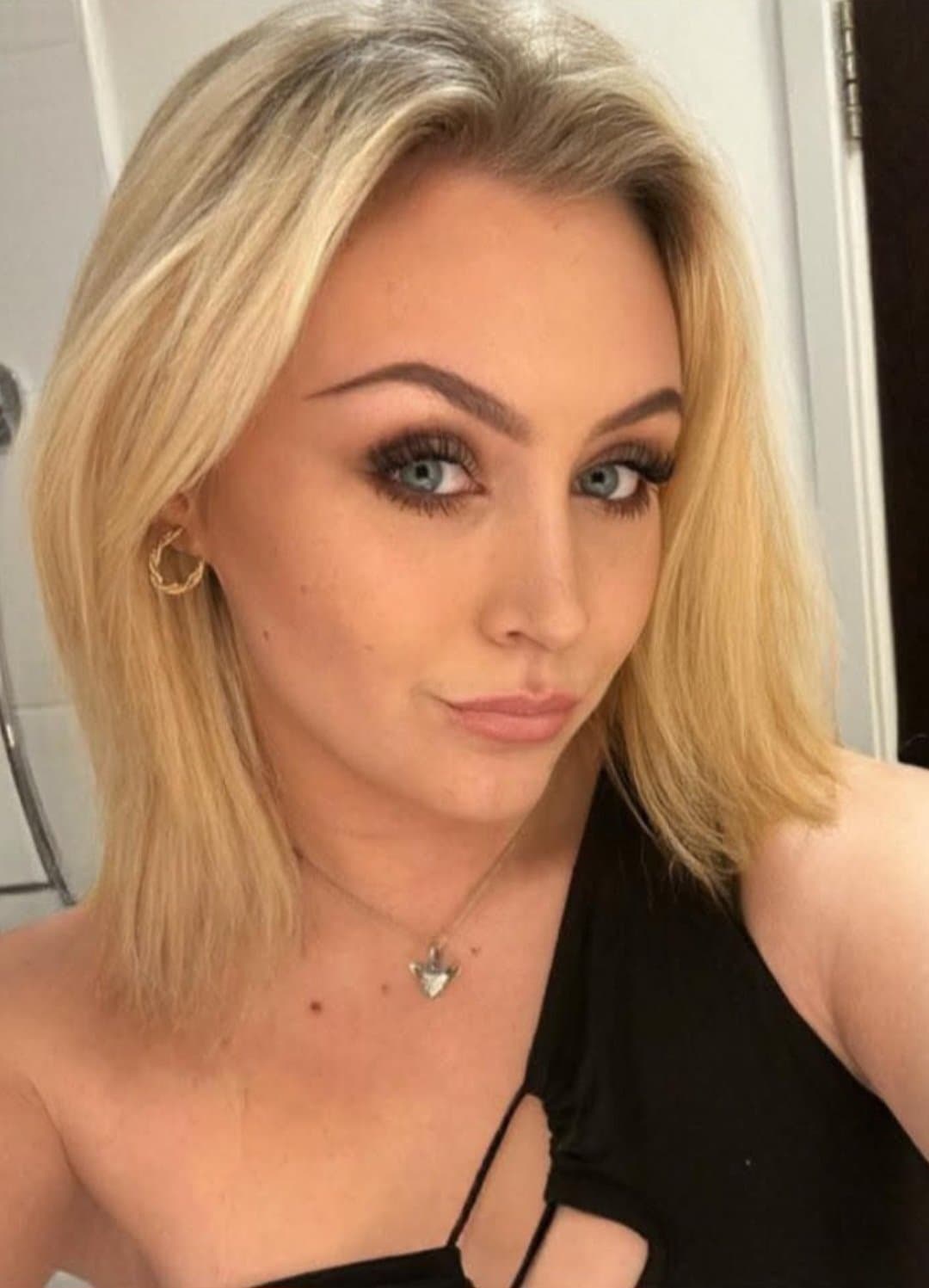 Chloe Munson: filthy slut spitroasted the other weekend after cheating on her boyfriend.Dm for video