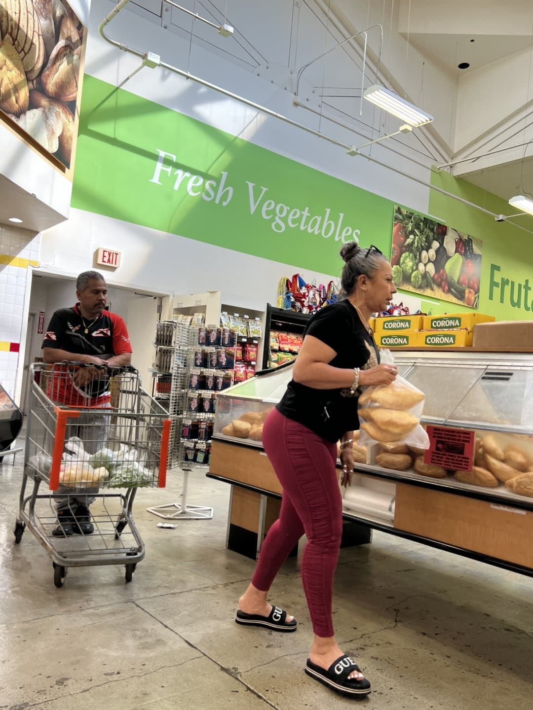 Hot GILF Latina in red leggings and platforms creepshots