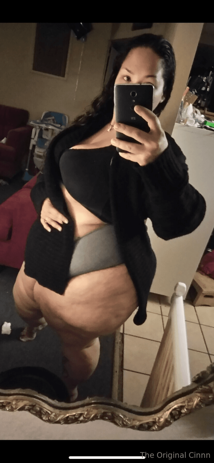 MamI wiT a BIG OL buTt !!