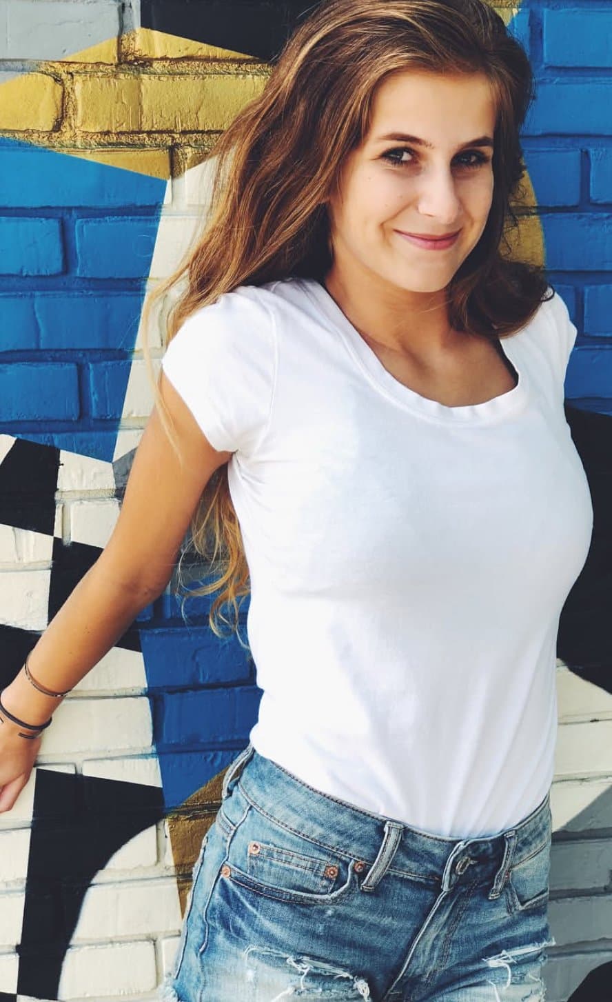 Click to view full size Irl snowbunny webslut Madisen is joined by her MILF mom Melissa and sexy sister Lindsey + ai. Dm/kik