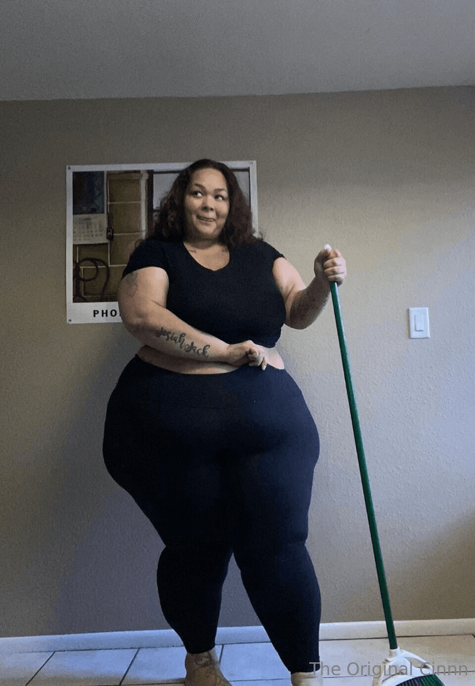 MamI wiT a BIG OL buTt !!