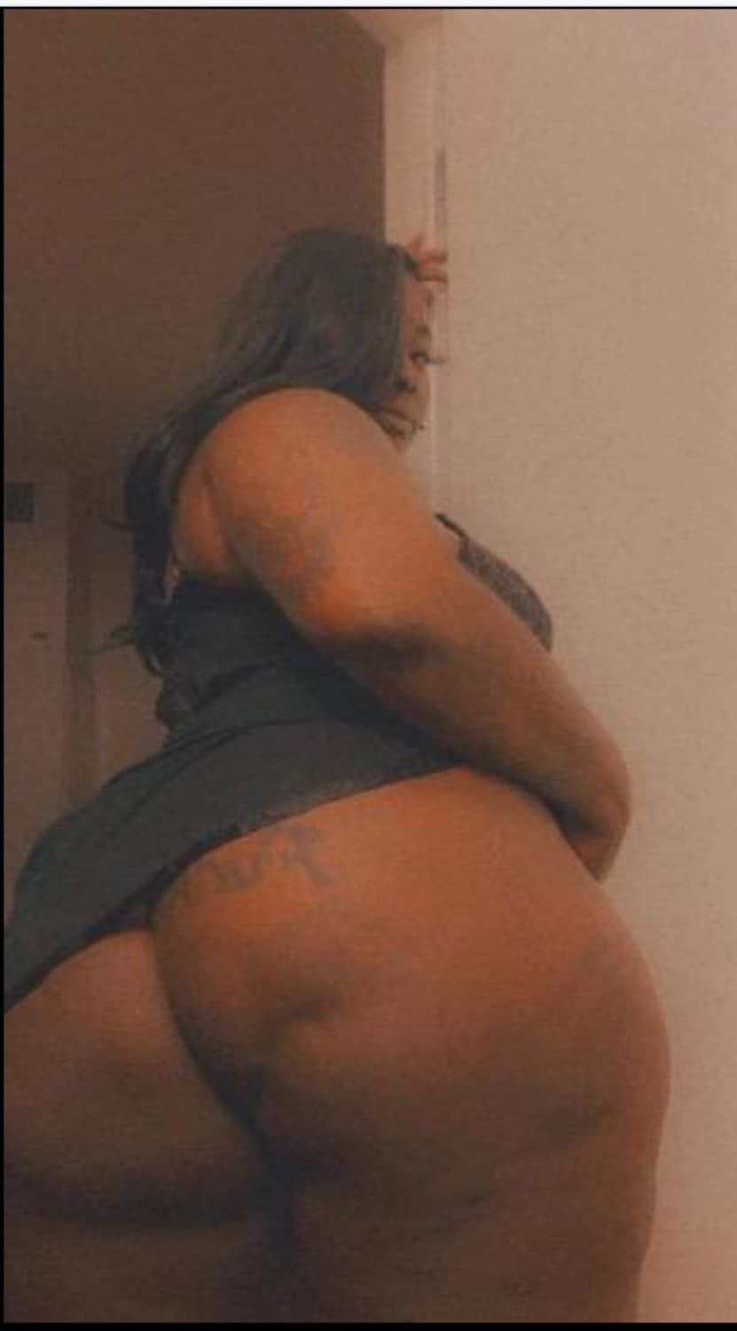 A 304 from around the way,she loves the taste of nut and loves for tities to be sprayed with cum