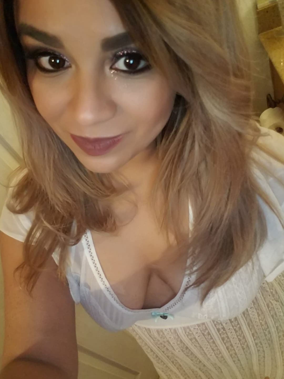 Sexy Milf Rocio From Fresno CA cheats on her Husband and sends sexy pics to Sancho