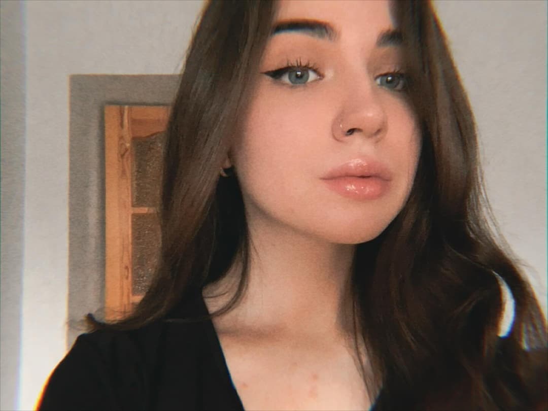 Sexy lips hot feet slut. High heel