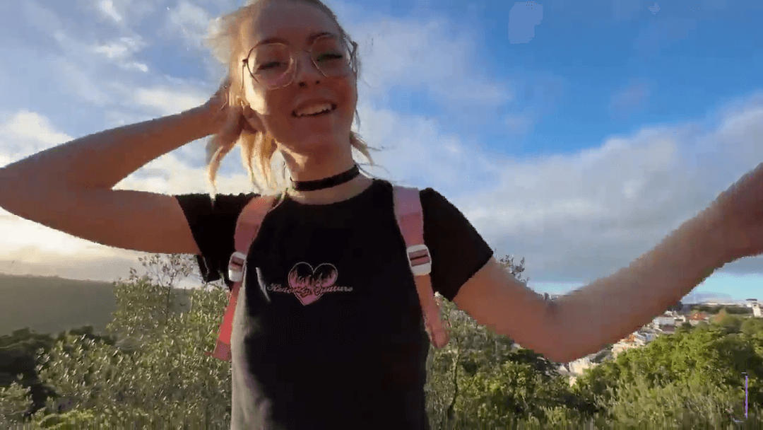 LE ESTABA HACIENDO UN PETE EN EL CAMPO, CUANDO APARECE UNA PAREJA Y LE PIDEN UNA FOTO CONMEMORATIVA!