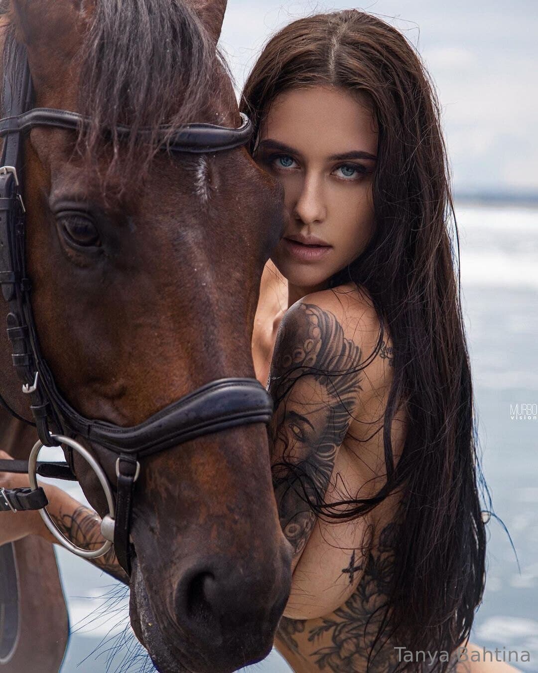 A study in contrasts: soft light, strong tattoos ✨✨✨ ┴ɐuʎɐqɐɥʇᴉuɐ