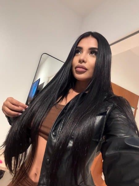 Feuchte Latina muschi Jade in Köln aus Brasilien