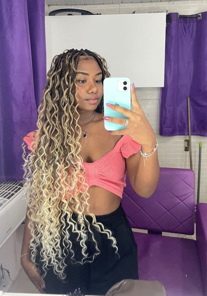 Ex namoradinho pediu pra vazar a putinha q agr ta com outro nome dela é Maria eduarda mora no RJ