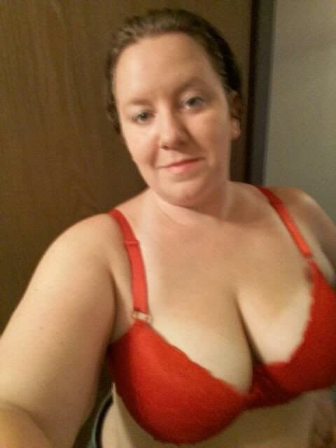 More bbw slut jen with fat ass hairy pussy fat tits!  Just love her spread pussy