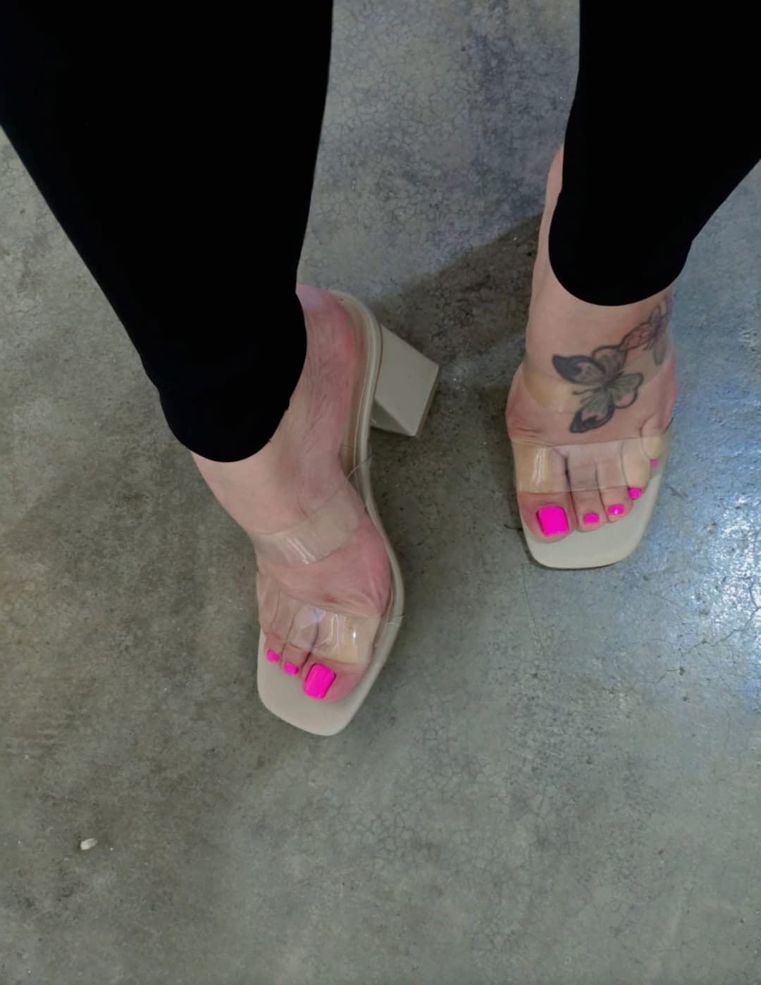 Hotwife love to Exposé her perfect Toes