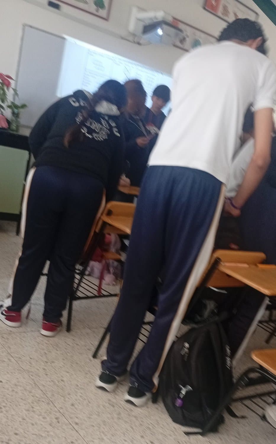 Culonas en clase "+18" y una de voleibol bien culonas