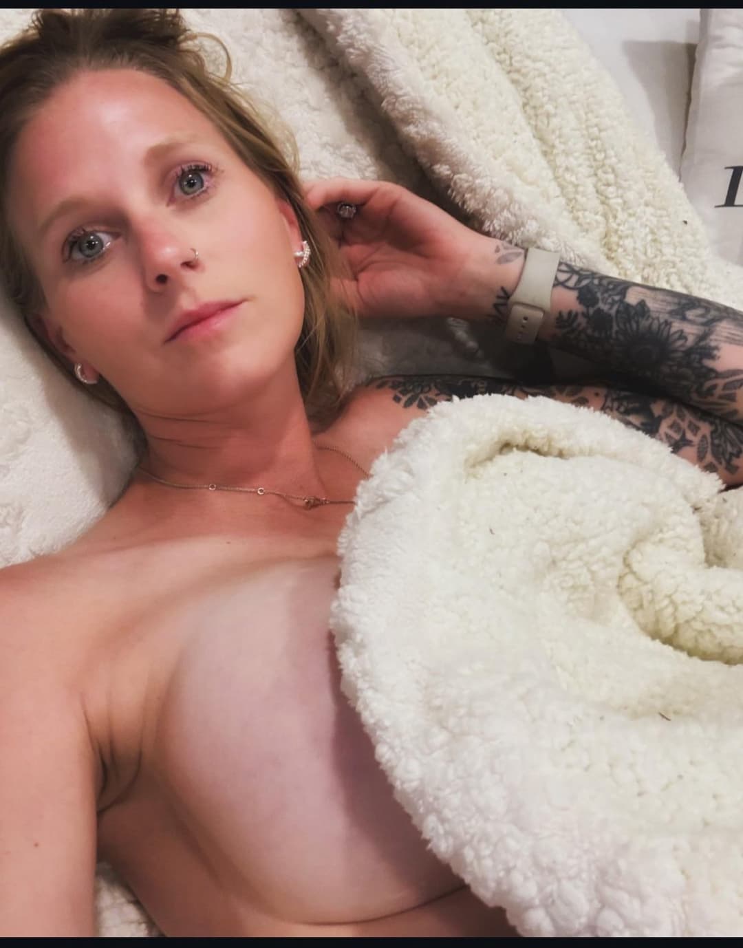 Long Legs On Slutty Blonde Big Tit MILF