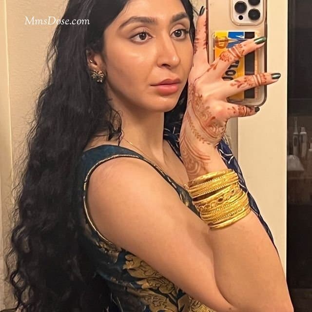 Extremely Hot Sexy Posh Indian Girl Sucking Huge BBC Hookup and Showing Her Perfect Nude Body