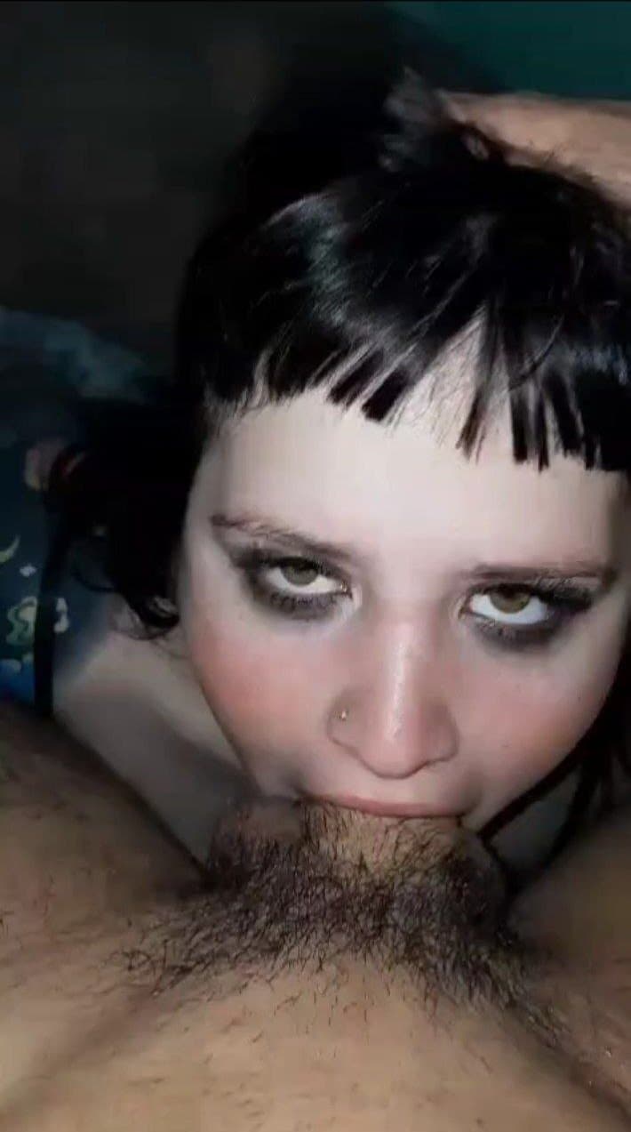 Giuliana comiéndose tremenda pija!