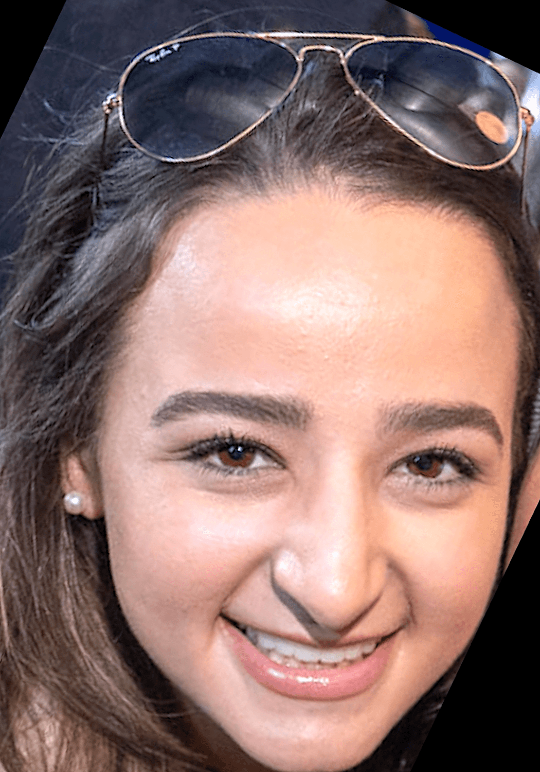 jerk to this gorgeous dicksucker Nicole she needs covered