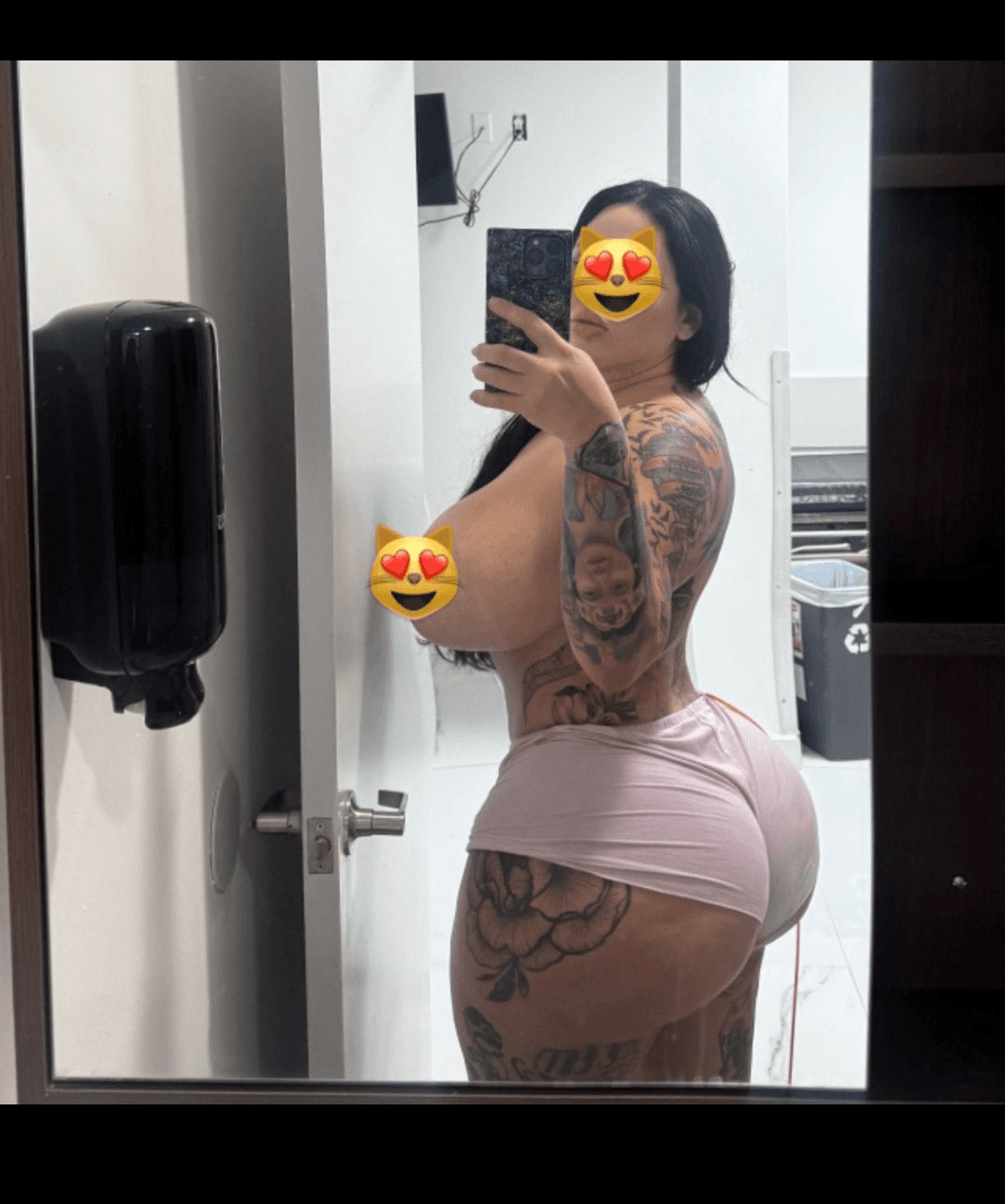 This Ugly Ass Bitch Keep Sending Me These Fake Ass Pics Fake Tiddies & Ass ????‍♂️