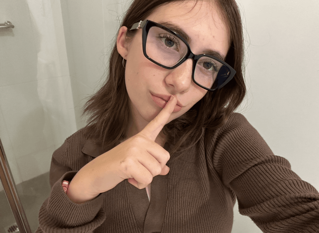 18 she plays with my dick real good she slurp it and made me cum all over her mouth