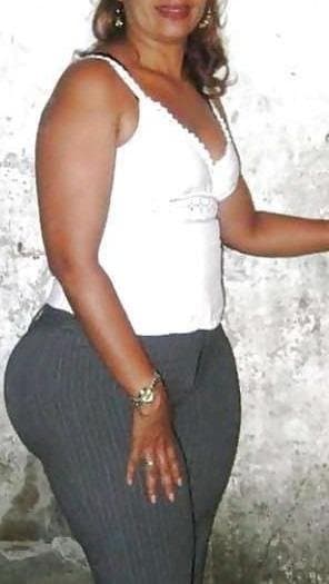 Madura suegra casero Latina mature mother in law gfs mom asked me to fix her laptop , found these